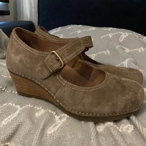 Dansko Sandra Suede Taupe size 40